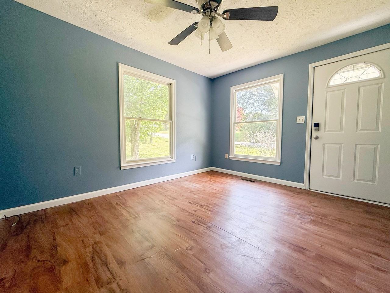 263 Dyer Ave - Photo 2 of 12