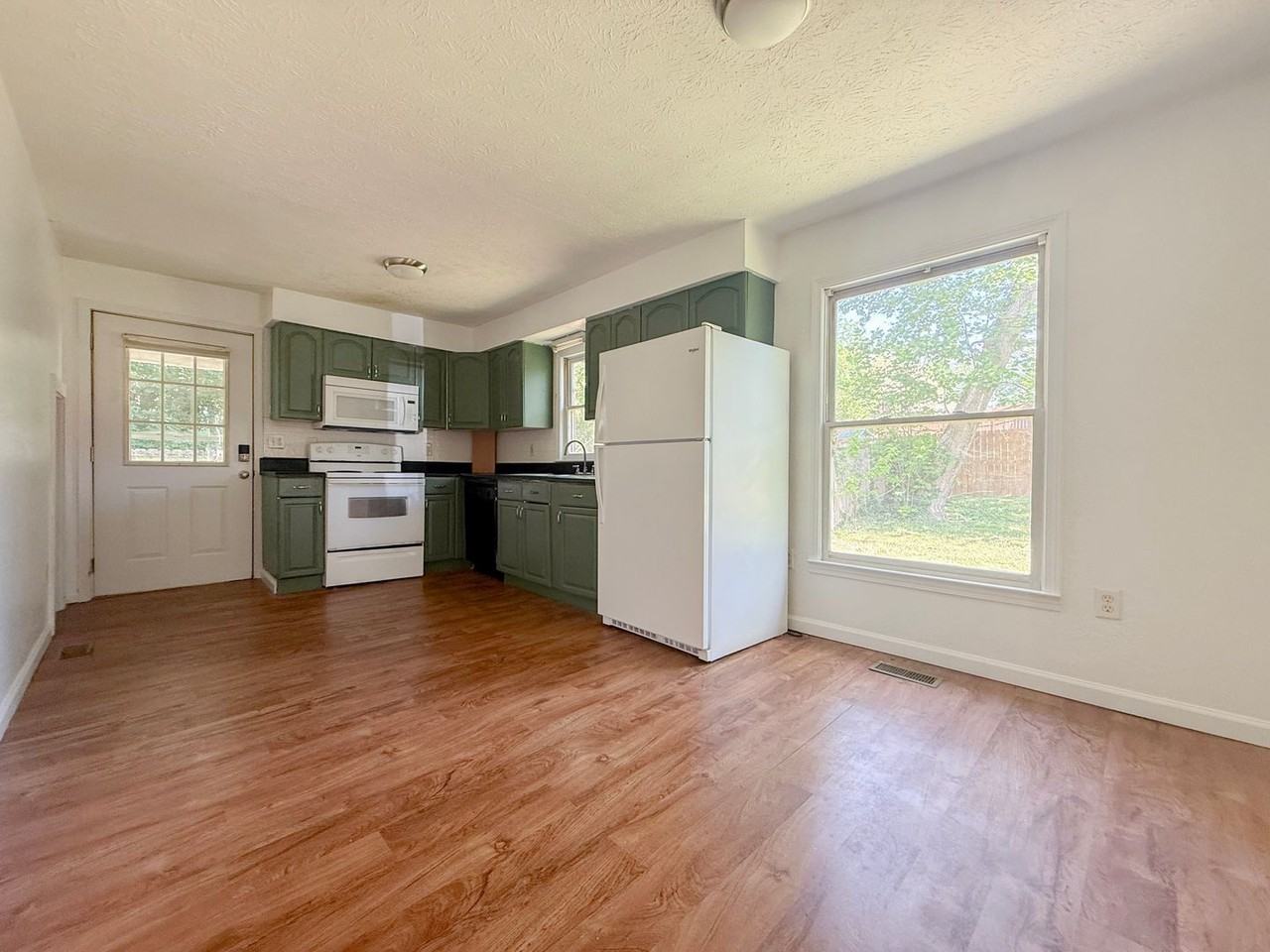 263 Dyer Ave - Photo 6 of 12