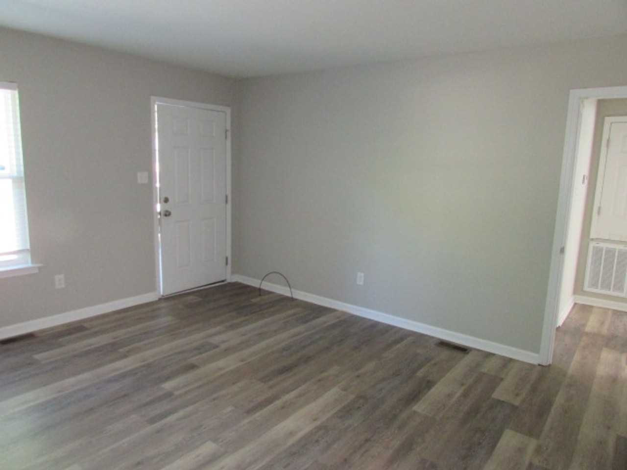 317 E Phifer St - Photo 3 of 11