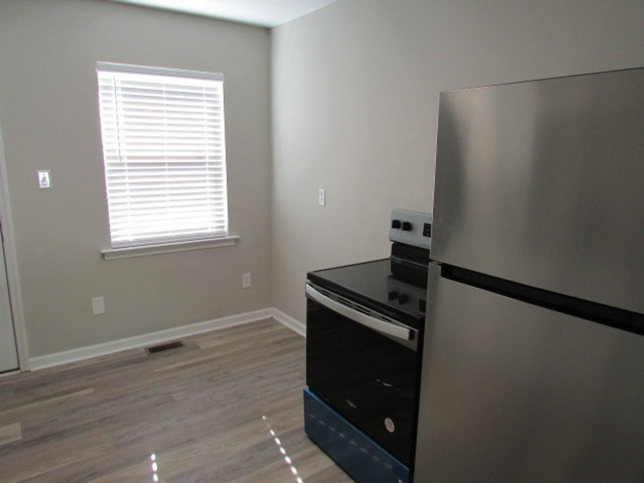 317 E Phifer St - Photo 5 of 11