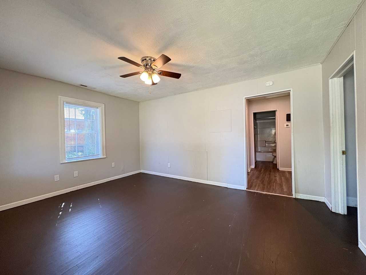 317 Phillips Ave - Photo 2 of 11