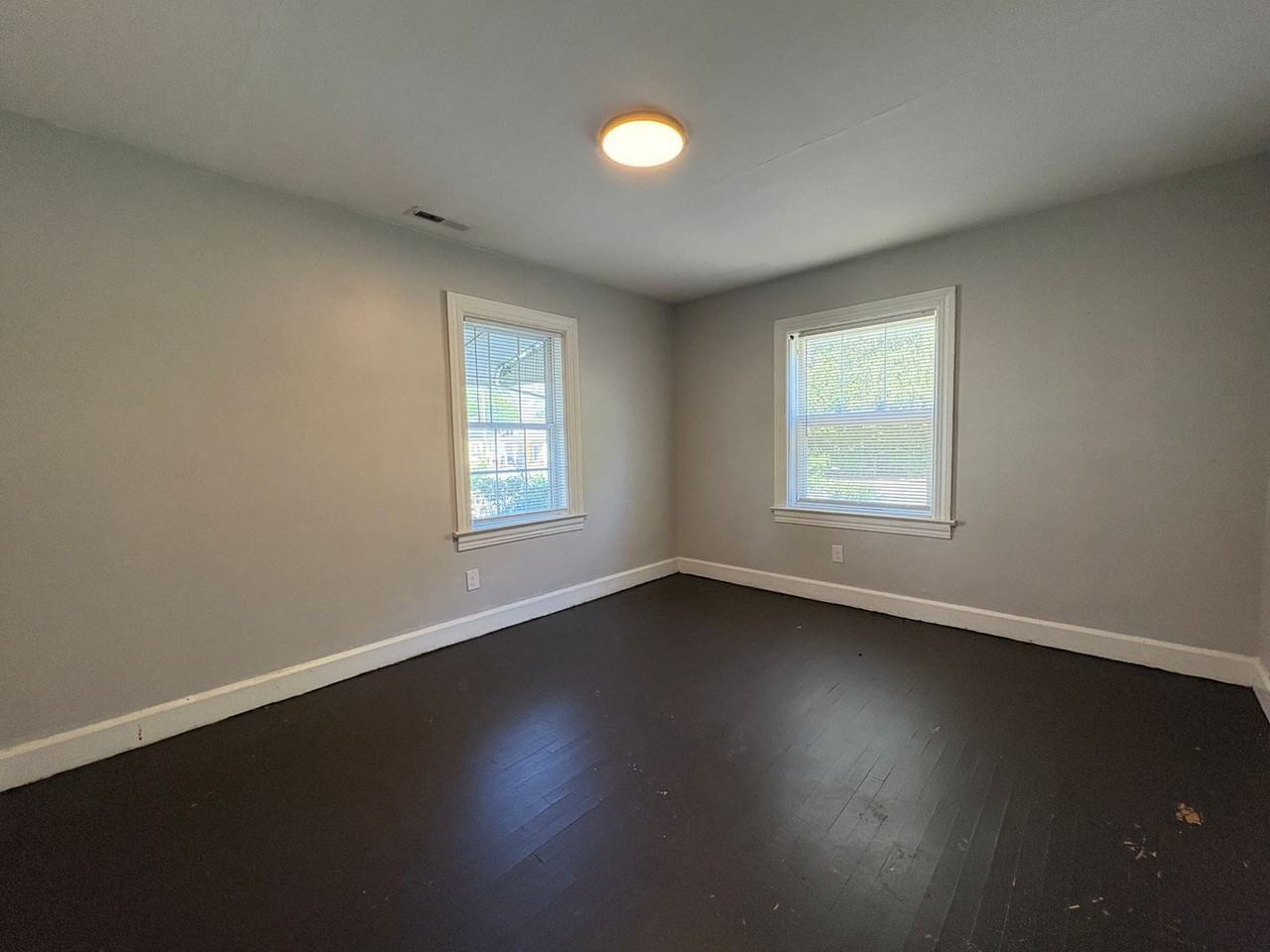 317 Phillips Ave - Photo 4 of 11