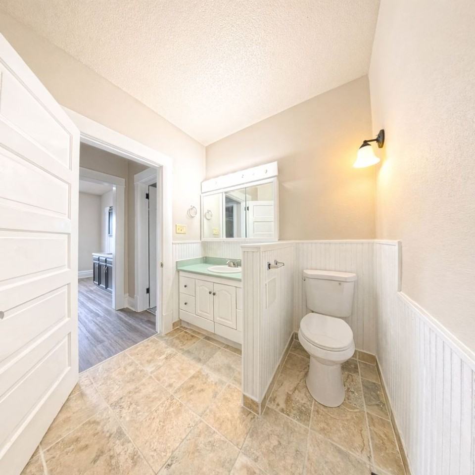 806 S Roche St - Photo 6 of 26