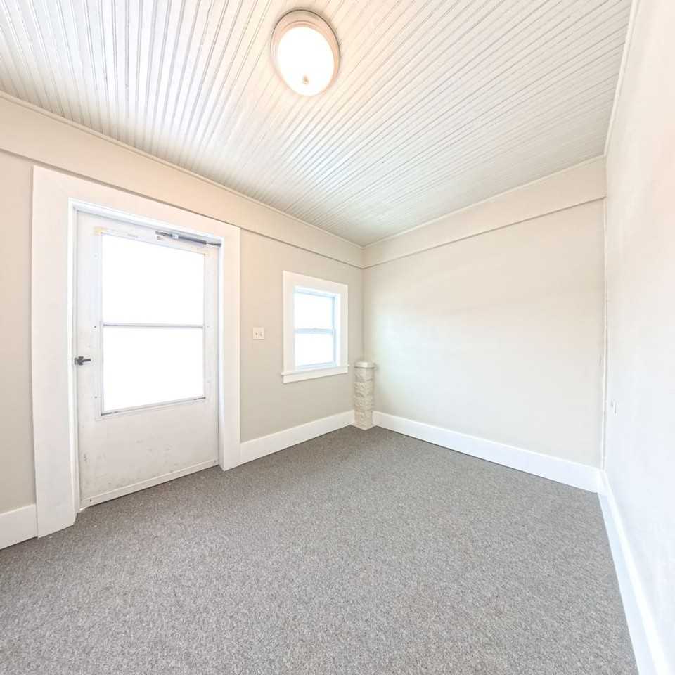 806 S Roche St - Photo 7 of 26