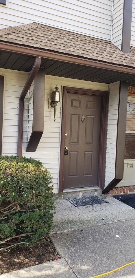 1733 Blue Course Dr - Photo 2 of 23