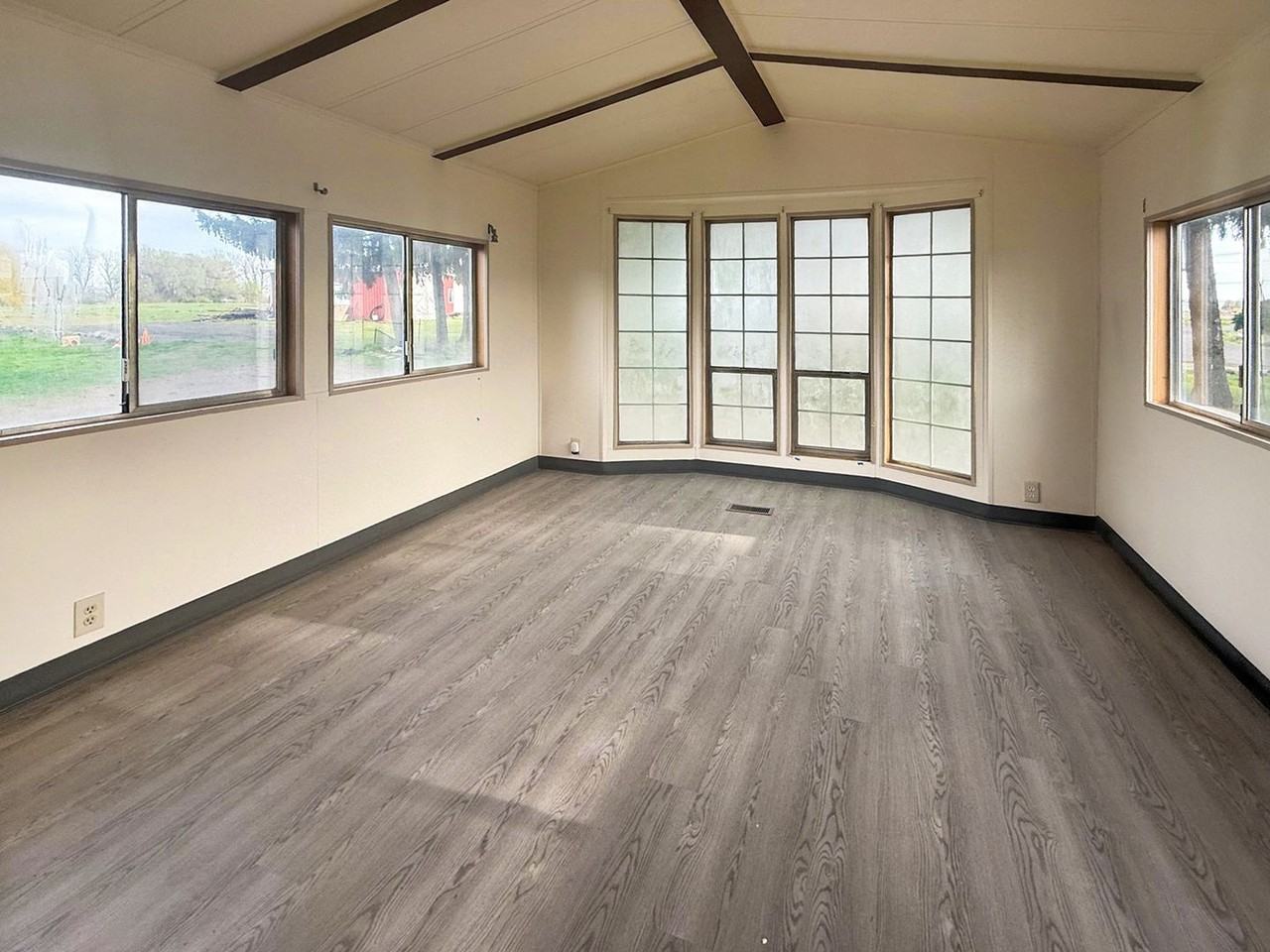 1605 S Hayford Rd - Photo 7 of 8