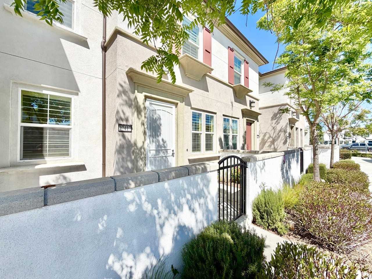 27417 Georgetown Dr - Photo 2 of 36