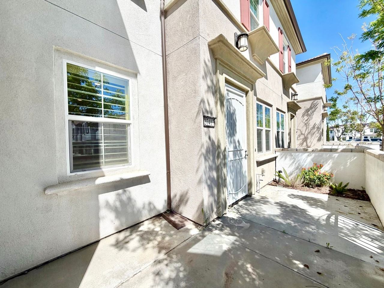 27417 Georgetown Dr - Photo 4 of 36