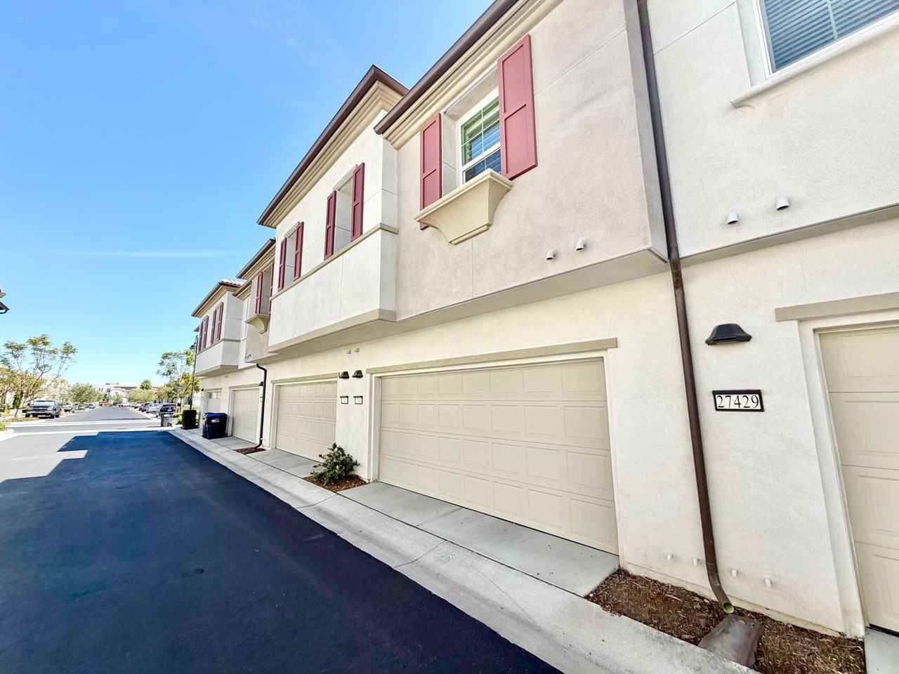 27417 Georgetown Dr - Photo 6 of 36