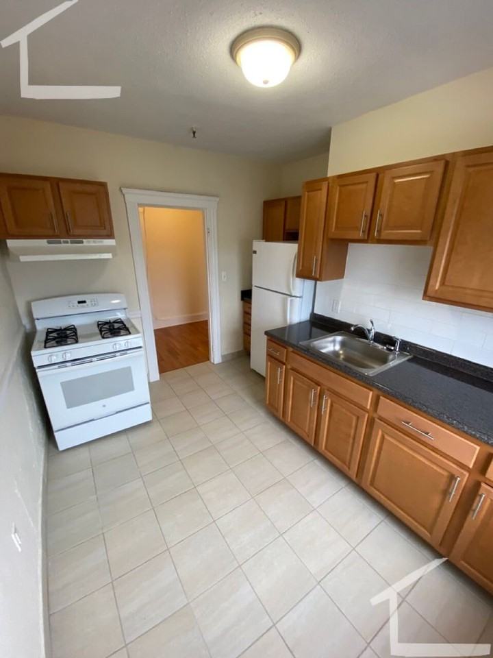 132 Washington St - Photo 3 of 8