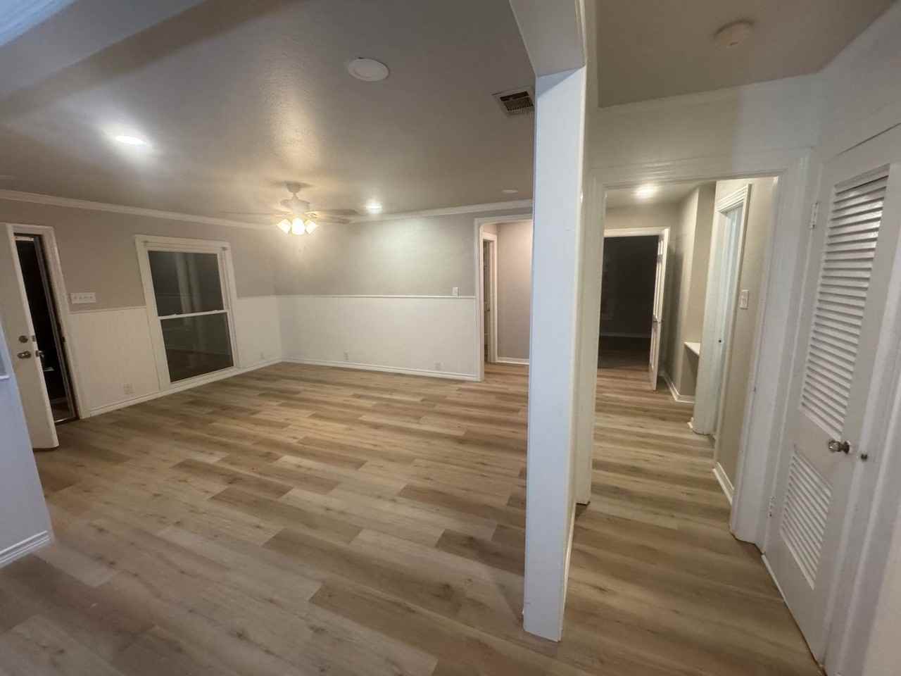 1112 N Lockhart St - Photo 6 of 12