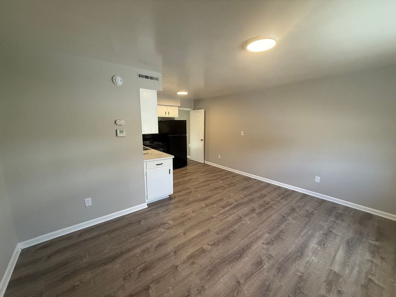 710 W Cunningham Dr #1 - Photo 3 of 11