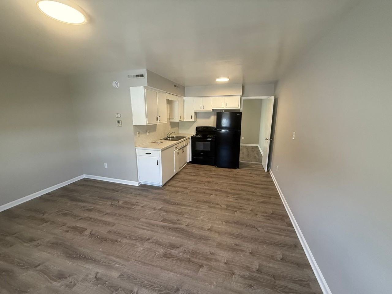 710 W Cunningham Dr #1 - Photo 4 of 11