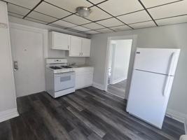 featured image of 452 W Maple St