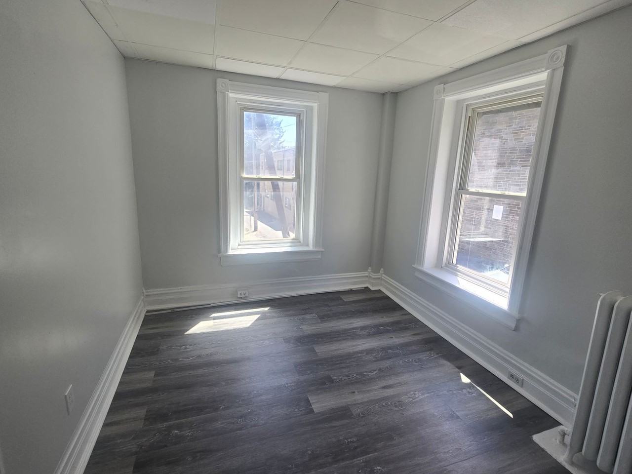 452 W Maple St - Photo 2 of 8