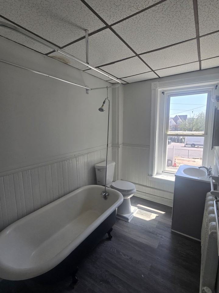 452 W Maple St - Photo 3 of 8