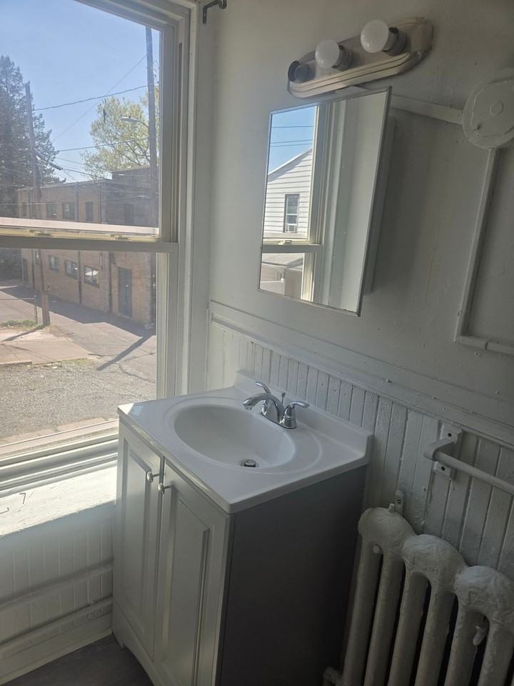 452 W Maple St - Photo 4 of 8