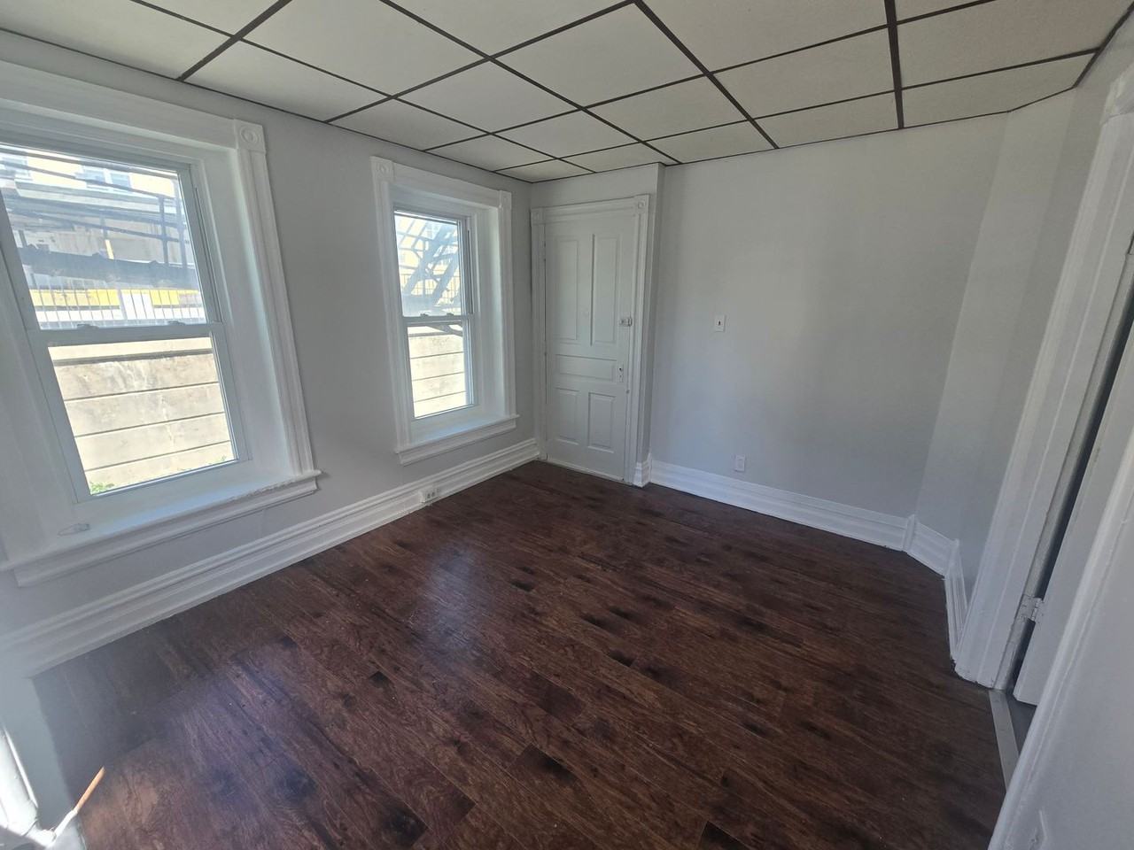 452 W Maple St - Photo 7 of 8