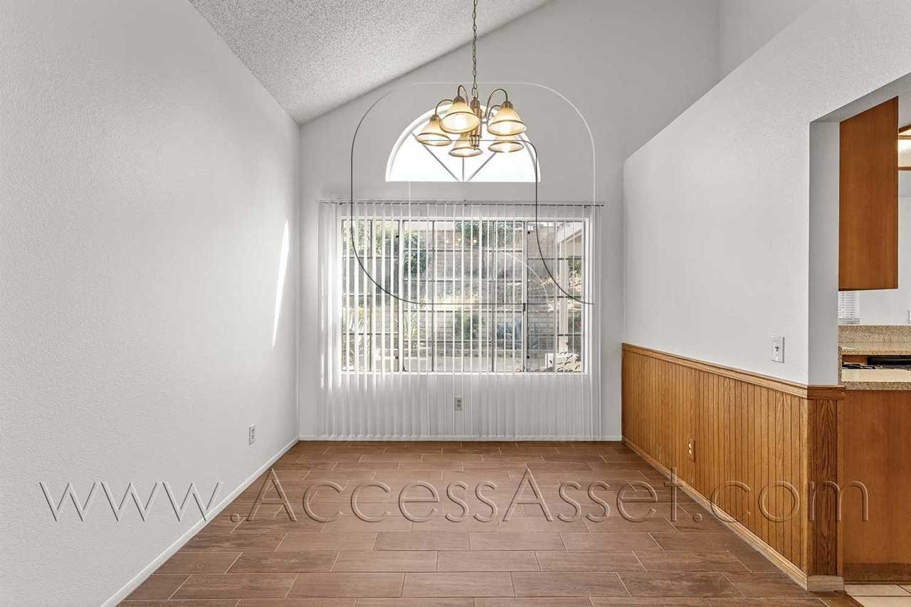 16516 Nectarine Way - Photo 7 of 32