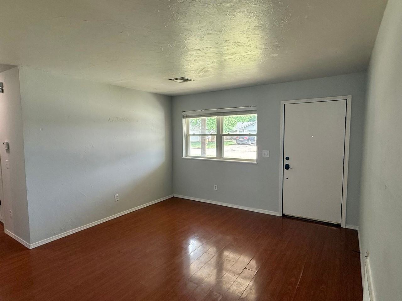 507 Gayclifee Ter - Photo 3 of 12