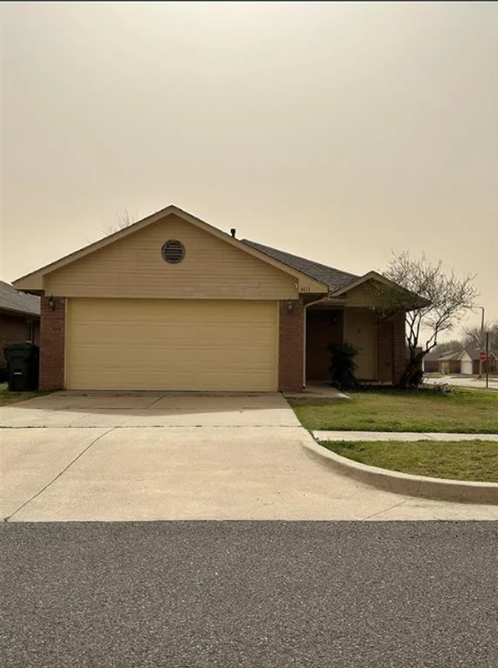 802 Beaumont Sq - Photo 4 of 4