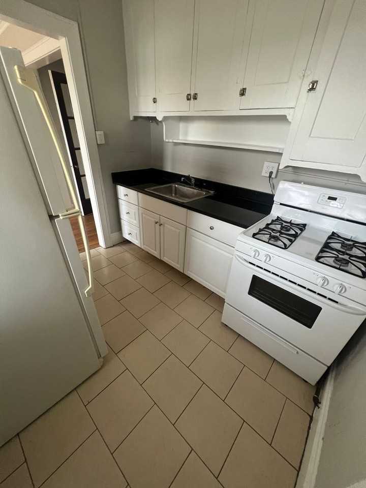 Traymore Apartments - Photo 3 of 26