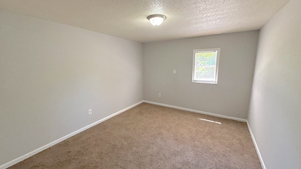 5655 Myers Rd - Photo 4 of 12