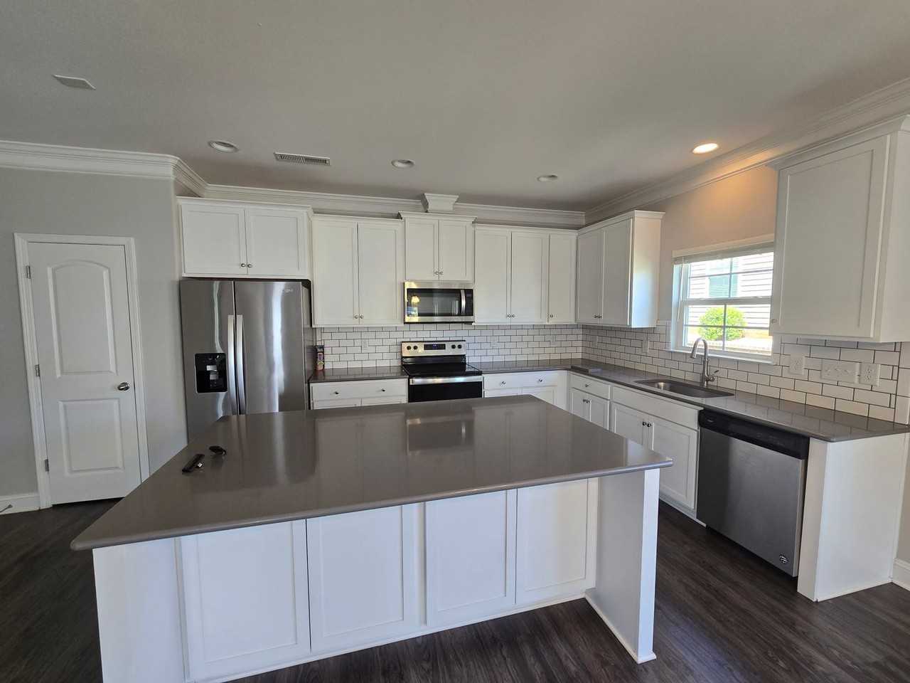 5553 Marblehead Dr - Photo 2 of 19