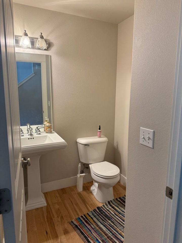 2889 N 27th Ave #2 - Photo 3 of 3