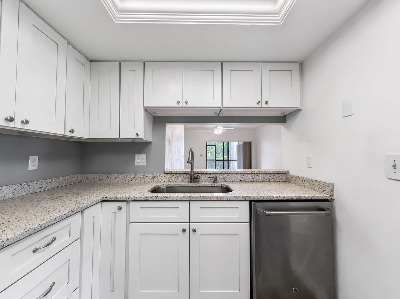 1701 Courtyard Way - Photo 2 of 32