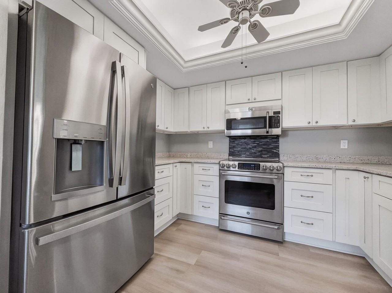 1701 Courtyard Way - Photo 3 of 32