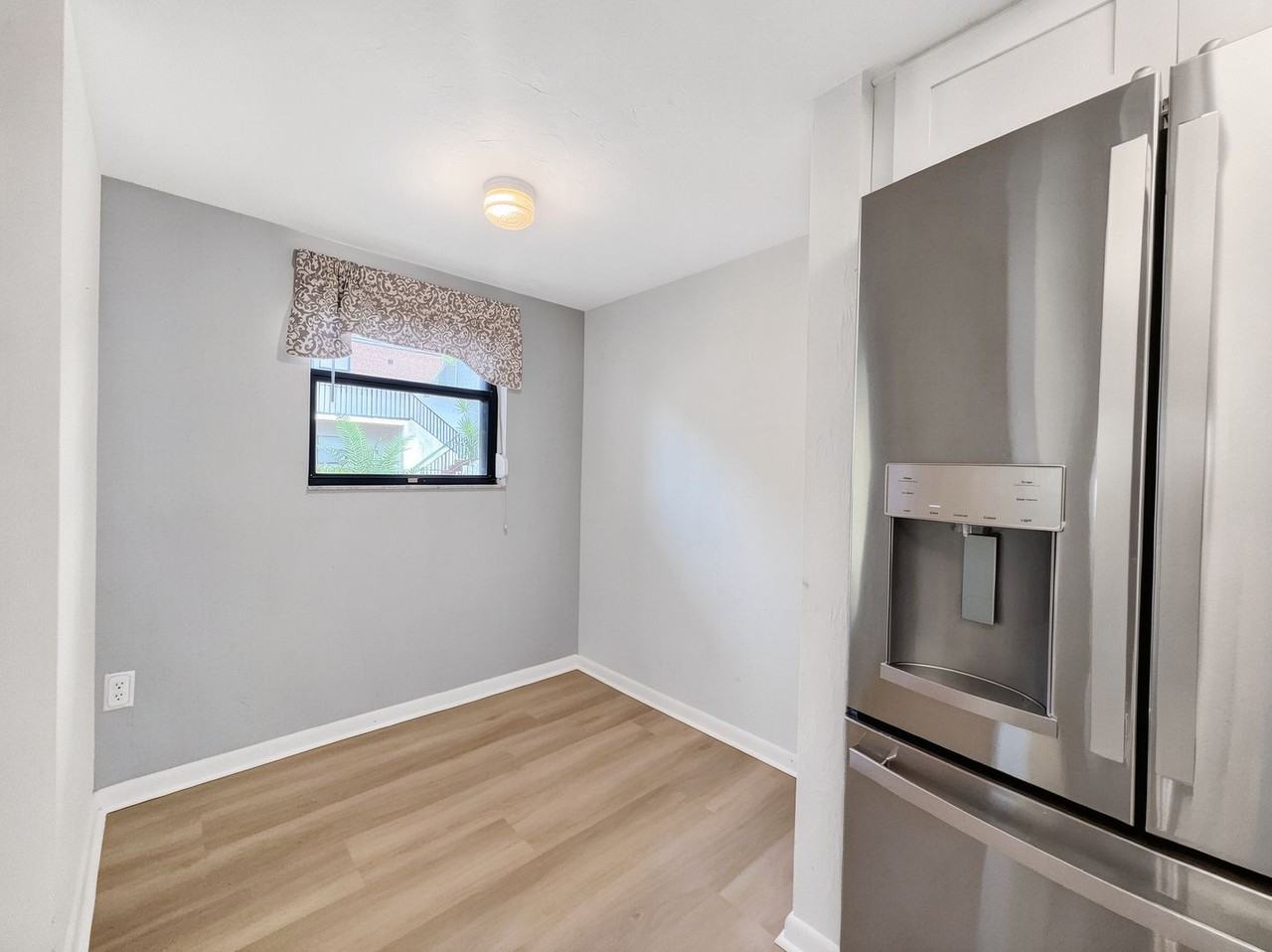 1701 Courtyard Way - Photo 4 of 32