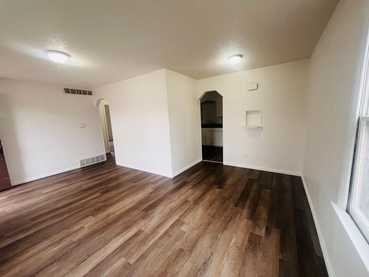 1516 E 16th St N - Photo 2 of 20