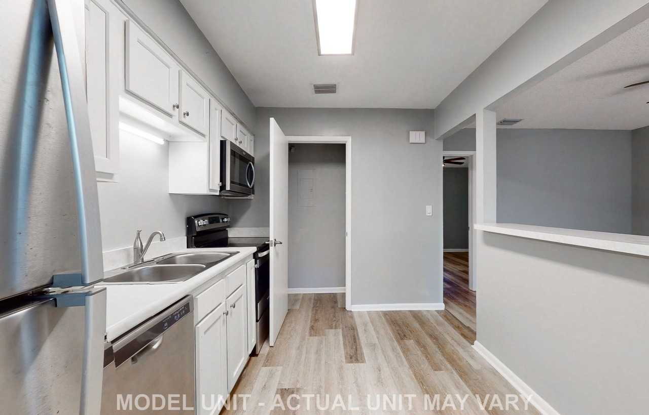 5424 101st St #1 - Photo 6 of 19