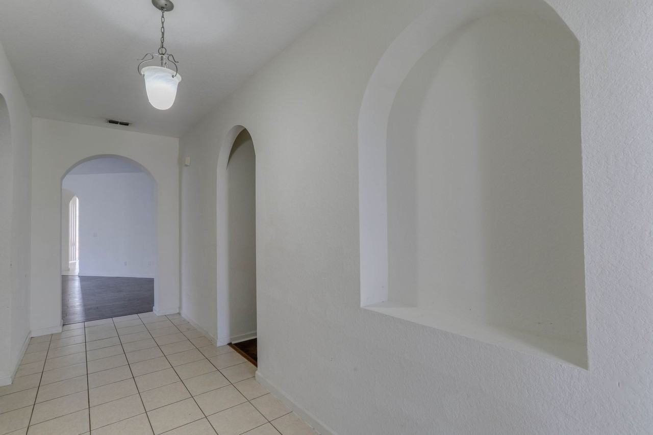 4977 Pall Mall St W - Photo 5 of 29