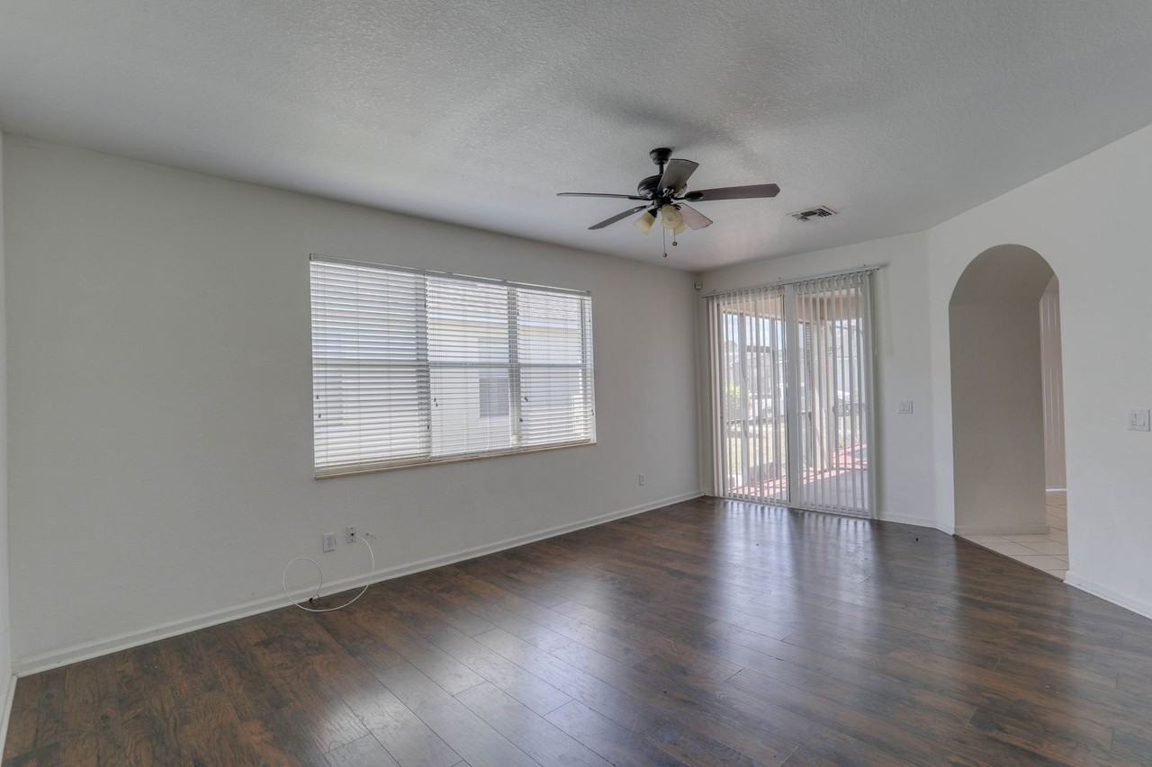 4977 Pall Mall St W - Photo 6 of 29