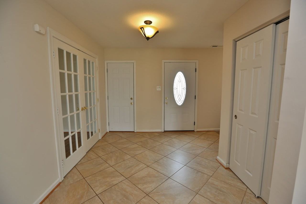 1012 Antioch Cir - Photo 3 of 37