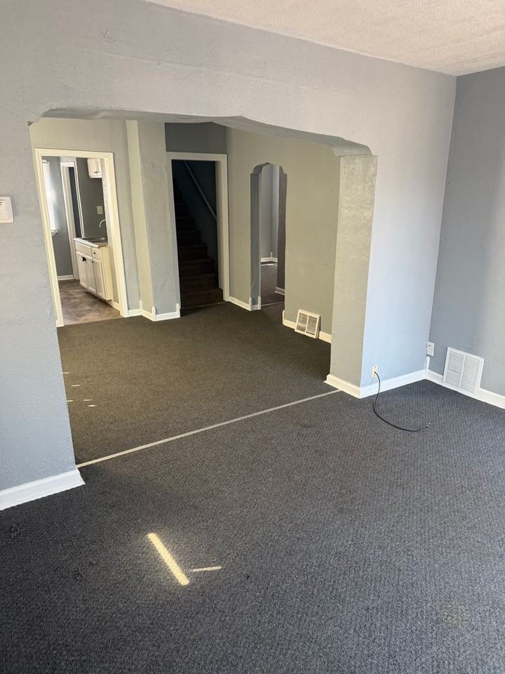 3433 N Palmer St - Photo 4 of 9