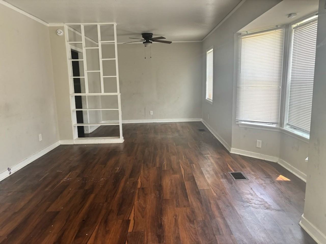 5211 Robinson Rd - Photo 2 of 14