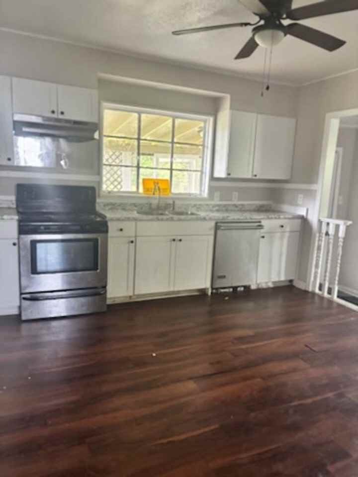 5211 Robinson Rd - Photo 3 of 14