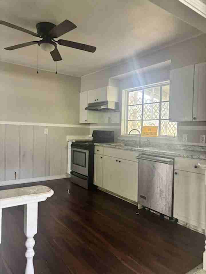 5211 Robinson Rd - Photo 4 of 14