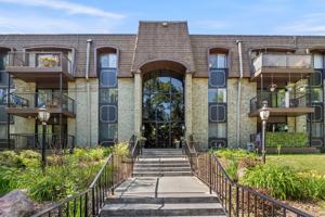 featured image of 1945 Oakdale Ave