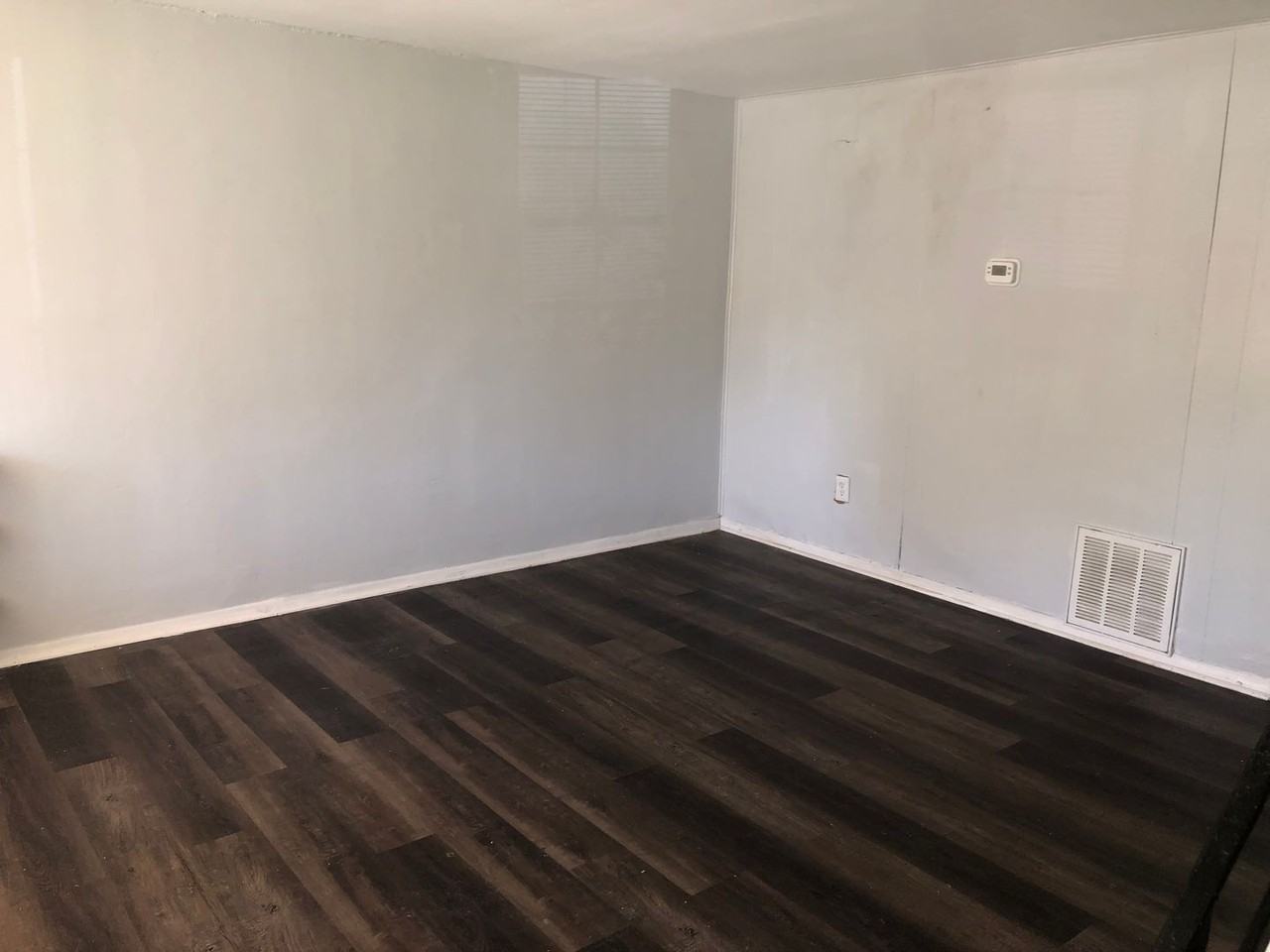 2563 Southdene Ave - Photo 5 of 15