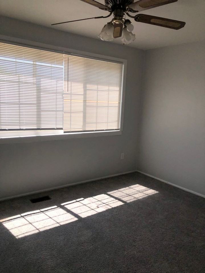 2563 Southdene Ave - Photo 6 of 15