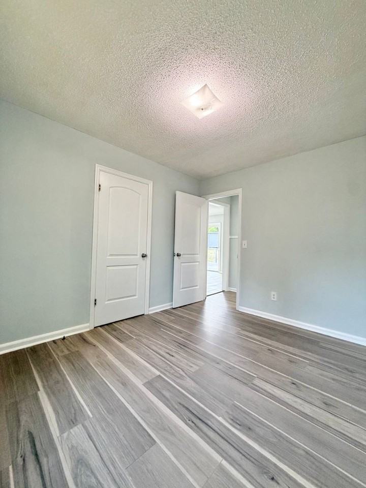 100 Brown Ln - Photo 6 of 10