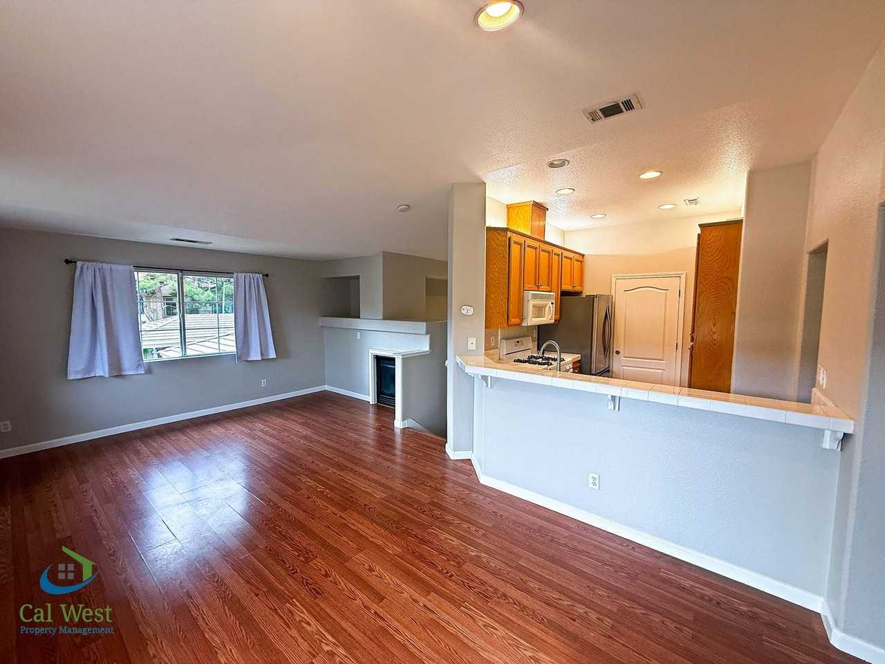 371 Oleander Dr - Photo 5 of 32