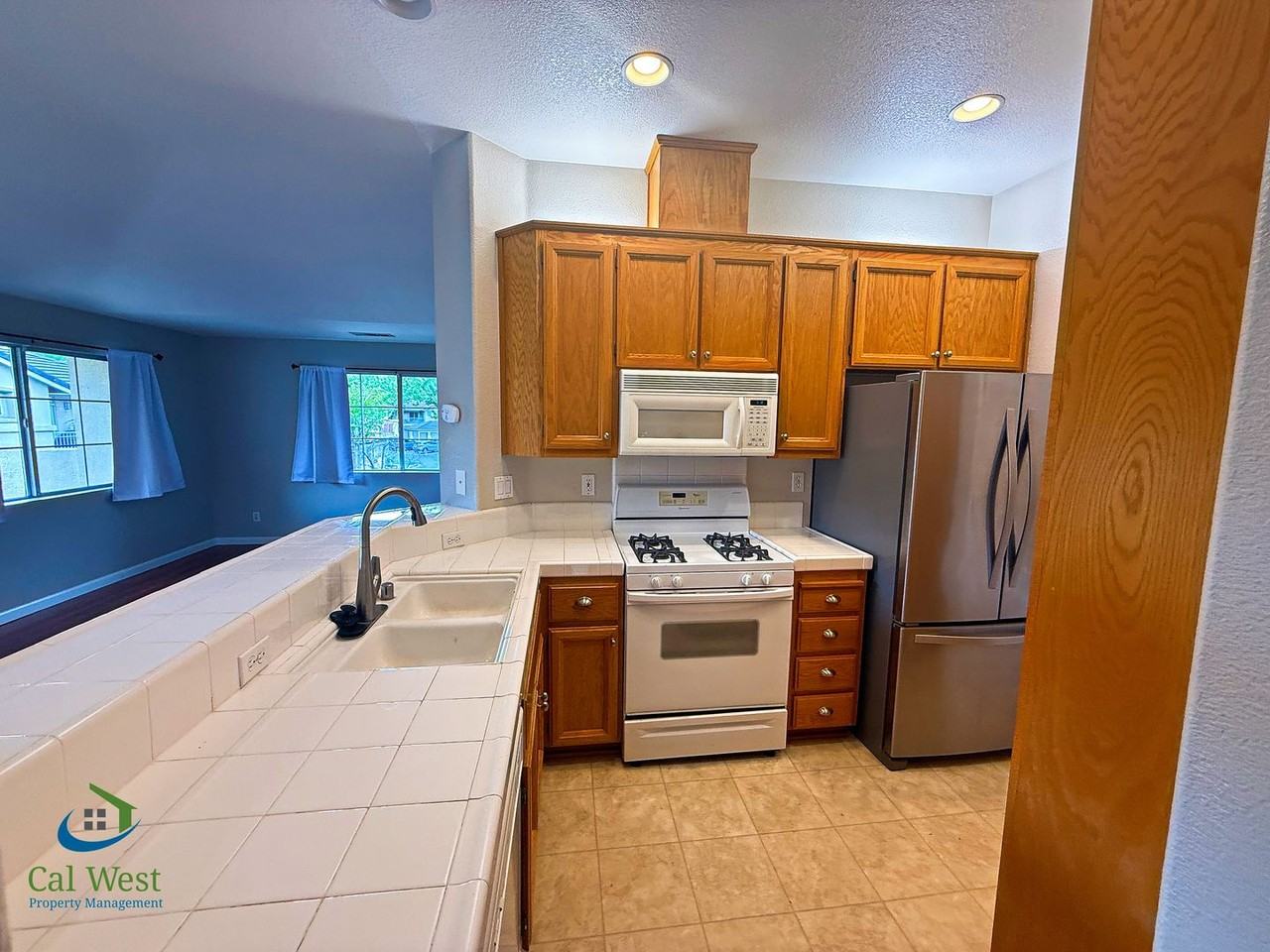 371 Oleander Dr - Photo 6 of 32