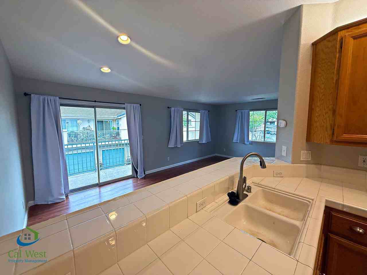 371 Oleander Dr - Photo 7 of 32