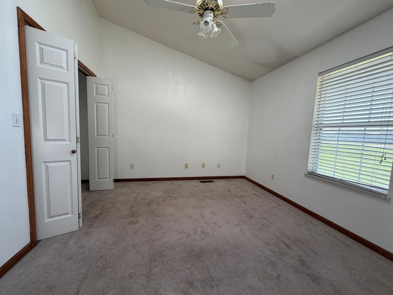 176 Jennifer Ct - Photo 4 of 5