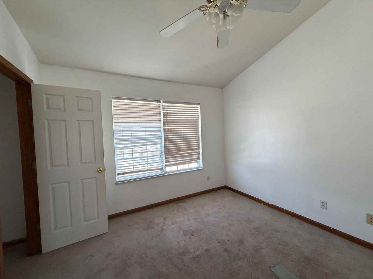 176 Jennifer Ct - Photo 5 of 5